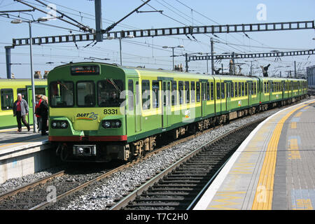 La gare de Connolly de Dublin, Irlande, avril 2010, un service de train Iarnrod Eireann Banque D'Images