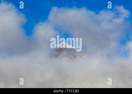 Pico del Teide est le plus haut sommet d'Espagne. Sa hauteur est d'environ 7 500 m, ce qui est 3 718 m au-dessus du niveau de la mer. Tenerife, Canaries, Espagne Banque D'Images