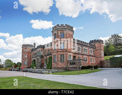 Mount Edgcumbe House, Cornwall. Bâtiment historique construit en 1545 par Sir Richard Edgcumbe. Entouré d'un parc comprenant un parc à cerfs. Banque D'Images