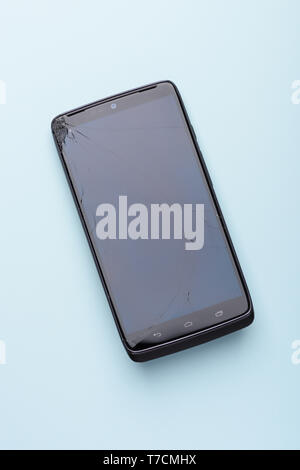 Smartphone avec écran de verre cassé fissuré téléphone écran tactile Banque D'Images