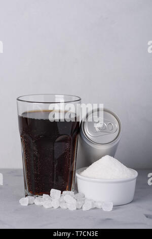 Le sucre contenu dans les boissons sucrées concept Banque D'Images