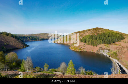 Llyn Clywedog Réservoir et barrage au Pays de Galles Banque D'Images