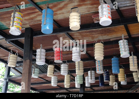 Old vintage décoration porte-aliments tiffin au plafond Banque D'Images