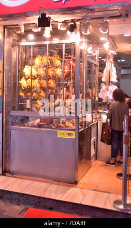 Le comptoir des viandes grillées style cantonais dans un street shop, Sham Shui Po, Hong Kong Banque D'Images