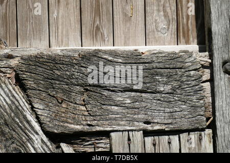 Faisceau de bois gris à une porte en bois, Bremen, Germany, Europe Banque D'Images