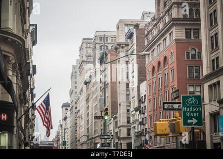 NEW YORK, USA - 23 février 2018 : angle de Broadway et W21th Street à New York Banque D'Images