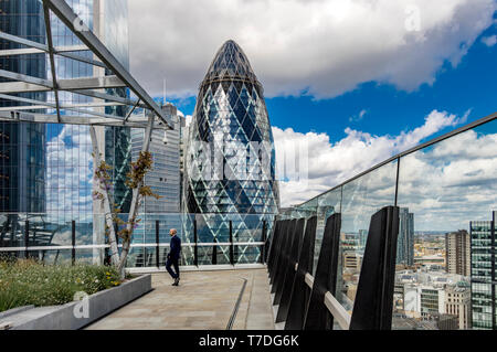 Le Gherkin du jardin à 120 , un jardin sur le toit dans la ville de Londres sur le toit du bâtiment de bureau de Fen court , Londres, Royaume-Uni Banque D'Images