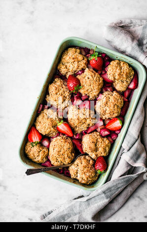 La rhubarbe Vegan Berry Cobbler Banque D'Images