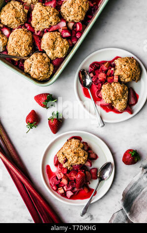 La rhubarbe Vegan Berry Cobbler Banque D'Images