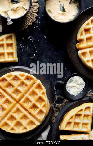 Vegan sans gluten salé de style indien Waffle Dosa Banque D'Images