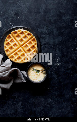 Vegan sans gluten salé de style indien Waffle Dosa Banque D'Images