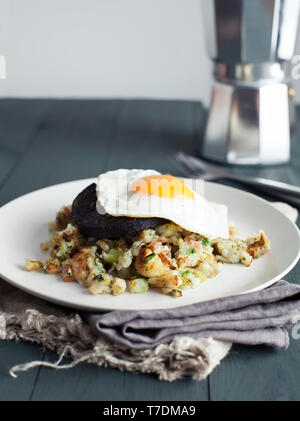 Bubble et Squeak avec boudin noir et œuf frit Banque D'Images