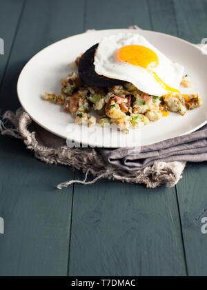 Bubble et Squeak avec boudin noir et œuf frit Banque D'Images