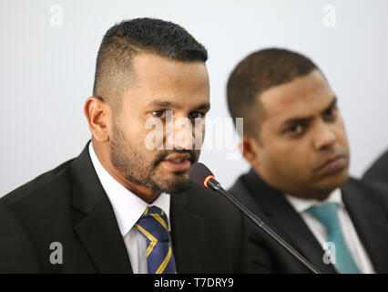 Colombo, Sri Lanka. 6 mai, 2019. Le capitaine du Sri Lanka Dimuth Karunaratne parle lors d'une conférence de presse à venir de l'ICC Cricket World Cup 2019, à Colombo le 6 mai 2019. Credit : Pradeep Dambarage/ZUMA/Alamy Fil Live News Banque D'Images