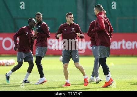 Liverpool, Royaume-Uni. 06 mai, 2019. James Milner de Liverpool (centre) .Ligue des Champions, la formation de l'équipe du Liverpool FC, Liverpool FC à Melwood formation du sol à Liverpool le lundi 6 mai 2019. L'équipe de formation de demain sont avant le match contre Barcelone. Ce droit ne peut être utilisé qu'à des fins rédactionnelles. Editorial uniquement. Photos par Chris Stading/Andrew Orchard la photographie de sport/Alamy live news Crédit : Andrew Orchard la photographie de sport/Alamy Live News Banque D'Images