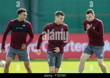 Liverpool, Royaume-Uni. 06 mai, 2019. James Milner de Liverpool (centre). Ligue des Champions, la formation de l'équipe du Liverpool FC, Liverpool FC à Melwood formation du sol à Liverpool le lundi 6 mai 2019. L'équipe de formation de demain sont avant le match contre Barcelone. Ce droit ne peut être utilisé qu'à des fins rédactionnelles. Editorial uniquement. Photos par Chris Stading/Andrew Orchard la photographie de sport/Alamy live news Crédit : Andrew Orchard la photographie de sport/Alamy Live News Banque D'Images