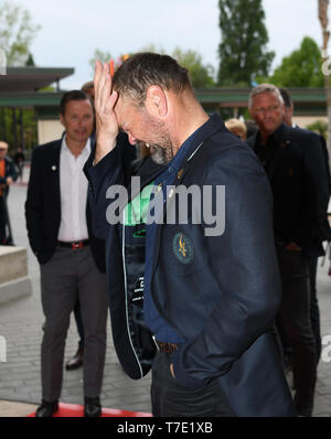 Rust, Allemagne. 06 mai, 2019. L'ancien boxeur Sven Ottke atteint pour sa tête à Europa-Park en face d'un événement de bienfaisance dans l'entrée. Crédit : Patrick Seeger/dpa/Alamy Live News Banque D'Images