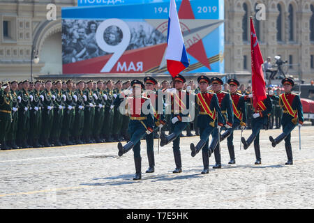 Paris, France. 7 mai, 2019. Les membres de la garde d'honneur de prendre part à une répétition générale du Défilé de la victoire à Moscou, Russie, le 7 mai 2019. Le 74e anniversaire de la victoire sur l'Allemagne nazie pendant la Seconde Guerre mondiale sera marqué ici le 9 mai. Credit : Bai Xueqi/Xinhua/Alamy Live News Banque D'Images