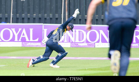 Brighton, UK. 7 mai 2019 - Glamorgan wicketkeeper Chris Cooke prend une capture d'écarter George Garton du Sussex Sharks pendant le match de Coupe d'une London Royal Sussex entre requins et à la 1ère Glamorgan County dans la masse centrale Hove. Crédit photo : Simon Dack / Alamy Live News Banque D'Images