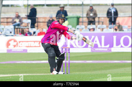 Brighton, UK. 7 mai 2019 - Stiaan van Zyl batting pour Sussex Sharks pendant le match de Coupe d'une London Royal Sussex entre requins et à la 1ère Glamorgan County dans la masse centrale Hove. Crédit photo : Simon Dack / Alamy Live News Banque D'Images