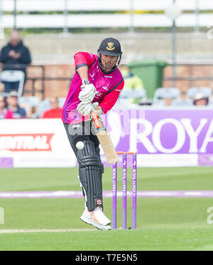 Brighton, UK. 7 mai 2019 - Stiaan van Zyl batting pour Sussex Sharks pendant le match de Coupe d'une London Royal Sussex entre requins et à la 1ère Glamorgan County dans la masse centrale Hove. Crédit photo : Simon Dack / Alamy Live News Banque D'Images