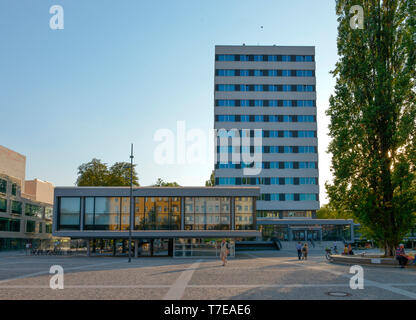Platz vor dem Jobcenter, Muellerstrasse, Mariage, Mitte, Berlin, Deutschland, Müllerstrasse Banque D'Images