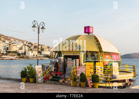 Informations touristiques, promenade, Saranda, Albanie, la Mer Ionienne Banque D'Images