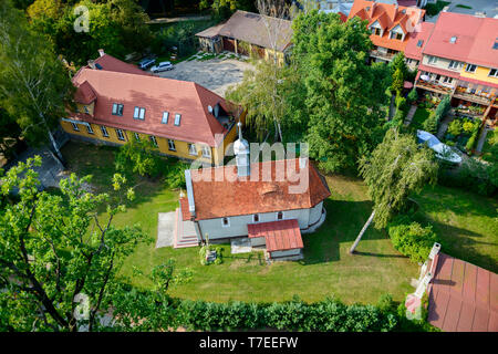 Vue de château d'eau, de l'église, Cerkiew Sw. Anny, Gizycko, Warmie Mazurie, Pologne Banque D'Images