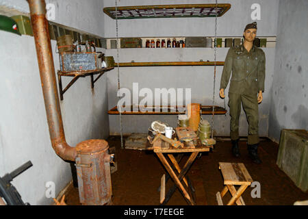 Soldat en bunker, Mamerki, Wegorzewo Mazurie Pologne Warmia,, Banque D'Images