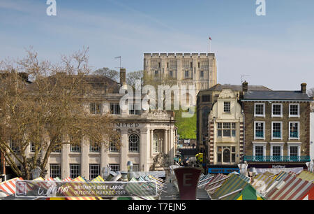 Vue sur le château de Norwich à partir de la place du marché Banque D'Images