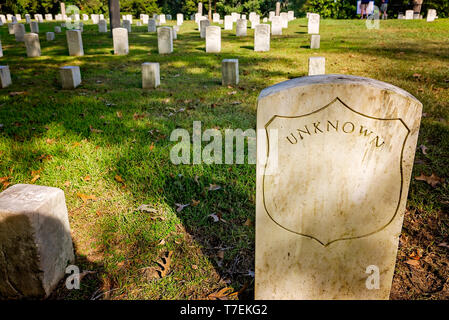 La guerre civile marque stèles tombes des soldats au cimetière national de Shiloh Shiloh National Military Park, 21 septembre 2016, à Silo, Tennessee. Banque D'Images