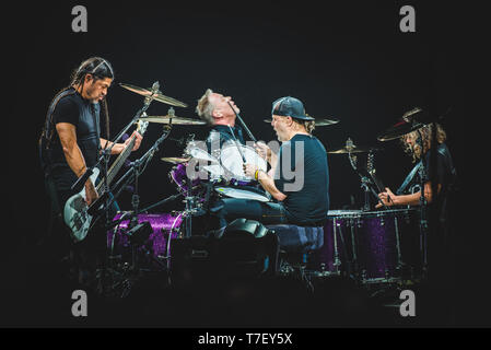 Robert Trujillo, James Hetfield, Lars Ulrich et kirk Hammett du groupe Metallica performing live au Pala millares de Turin, il Banque D'Images