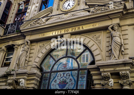 23 juillet 2017, Istanbul, Turquie. Istanbul célèbre monument cicek pasaji citer de pera vue rapprochée d'entrée Banque D'Images