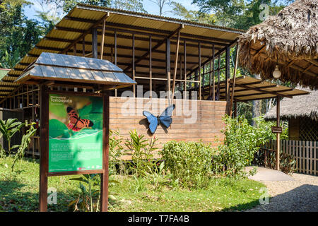 Mariposario (ou ferme aux papillons) entrée principale de Tambopata dans Puerto Maldonado, Amazonie, Pérou Banque D'Images