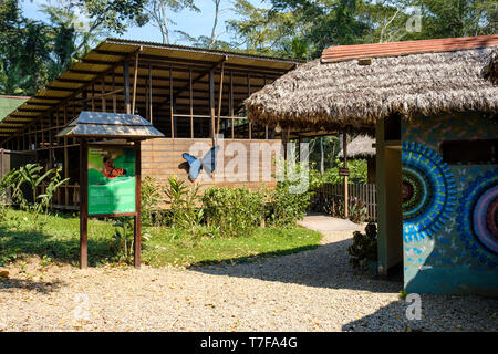 Mariposario (ou ferme aux papillons) entrée principale de Tambopata dans Puerto Maldonado, Amazonie, Pérou Banque D'Images