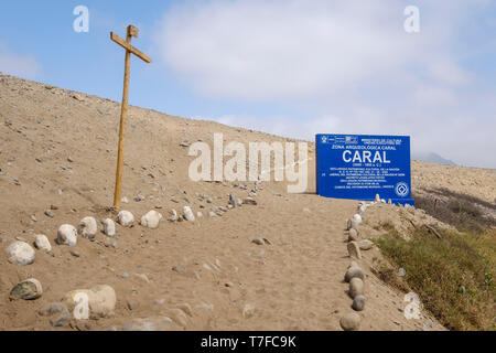 Site archéologique d'entrer dans la ville sacrée de Caral-Supe (ou parce que l'ACDA est situé sur la vallée de Supe) dans la province de Barranca, région de Lima, Pérou Banque D'Images