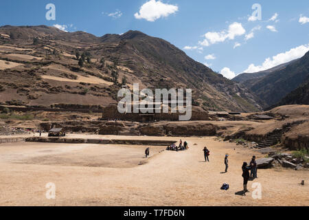 Place principale du site archéologique de Chavín de Huántar, région d'Ancash, Pérou Banque D'Images