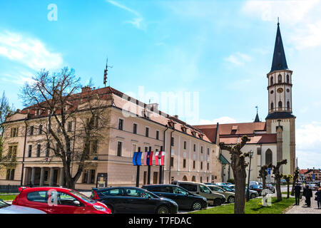 Maître Paul's Square avec mairie et basilique de St James, dans la vieille ville de l'UNESCO - Levoca (Slovaquie) Banque D'Images