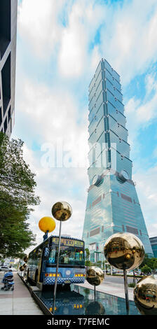 Taipei, JAN 4 : Vue extérieure de la célèbre Jimmy's Moon avec Bus sur Taipei 101 JAN 4, 2019 à Taipei Banque D'Images