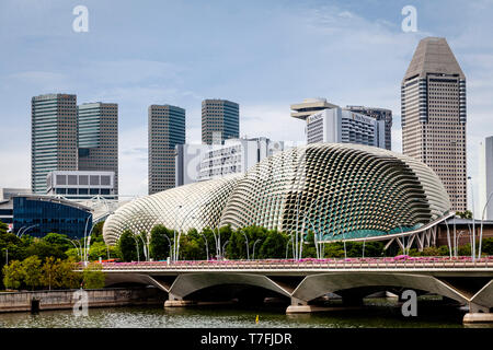 Le Pont du Jubilé et Esplanade Theatres On The Bay, à Singapour, en Asie du sud-est Banque D'Images