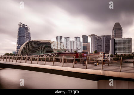 Le Pont du Jubilé et Esplanade Theatres On The Bay, à Singapour, en Asie du sud-est Banque D'Images