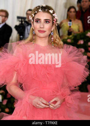 Emma Roberts assistant à la Metropolitan Museum of Art Costume Institute Gala-bénéfice 2019 à New York, USA. Banque D'Images