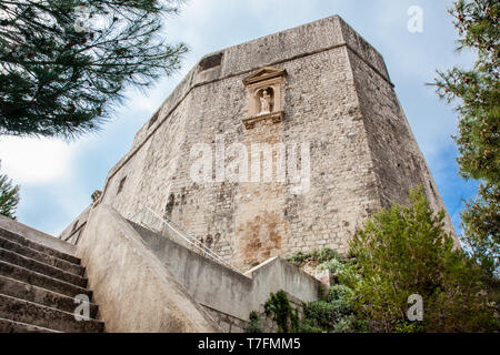 Fort Lovrijenac médiéval situé sur le mur ouest de la ville de Dubrovnik Banque D'Images