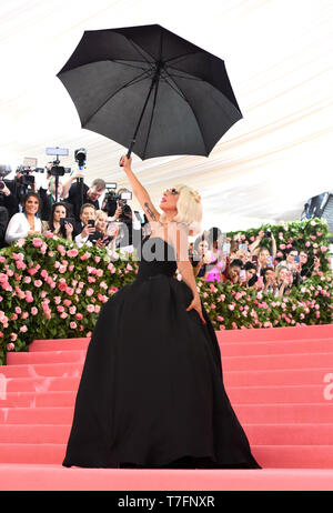 Lady Gaga qui fréquentent le Metropolitan Museum of Art Costume Institute Gala-bénéfice 2019 à New York, USA. Banque D'Images