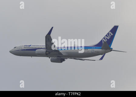 Osaka, Japon - Apr 19, 2019. JA59UN All Nippon Airways Boeing 737-800 le décollage de l'aéroport de Kansai (KIX). L'aéroport situé sur une image artificielle islan Banque D'Images