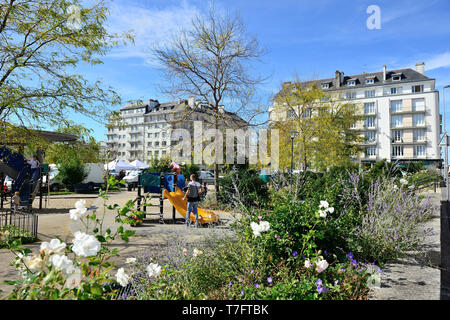 Brest (Bretagne, nord-ouest de la France) : l'immobilier dans la ville centre, Òrue ZolaÓ Emile street, vu de l'Òrue du chateau' street, dans le district Banque D'Images