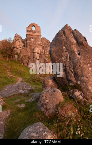 Roche Rock chapelle médiévale de St Michel Cornwall au lever du soleil Banque D'Images