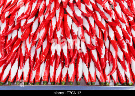 Piments farcis de pâte de poisson. Communément connu sous le nom de Yong Foo Tau en Malaisie. Banque D'Images