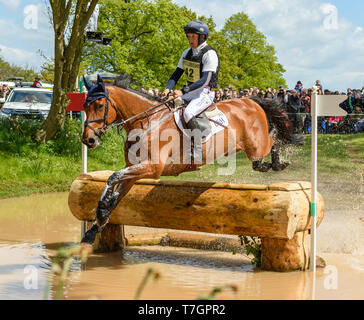 Tom McEwen et TOLEDO DE KERSER durant la phase de cross-country de la Mitsubishi Motors Badminton Horse Trials, Mai 2019 Banque D'Images