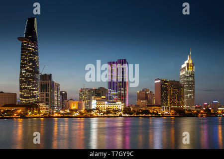 Centre ville de Saigon, avec la tour Bitexco, District 1, Ho Chi Minh City, Vietnam, Asie Banque D'Images